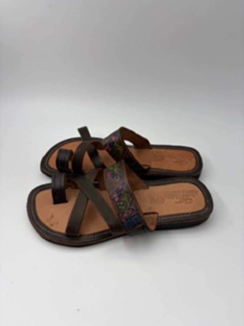 Women's Handmade Leather Sandals with Toe Loop and Embroidered Details Size 5.5M